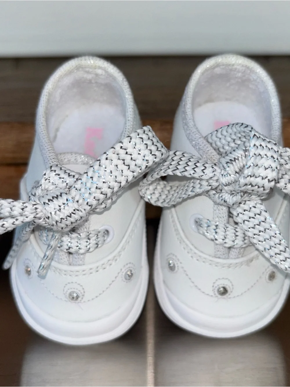 Keds White Baby Lace-Up Sneakers with  silver thread Laces diamond color studs1m